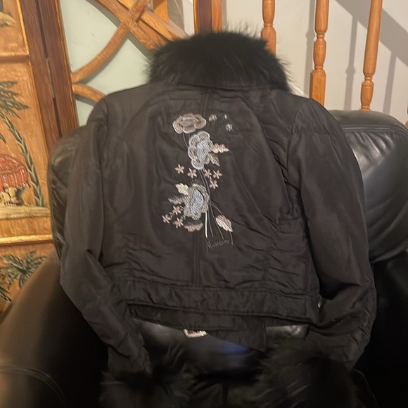Brand new black ski jacket with fur collar and fur cuffs - Picture 5 of 5